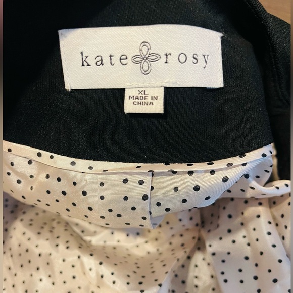 Elegant Black Blazer with Polka Dot Lining - Picture 3 of 5